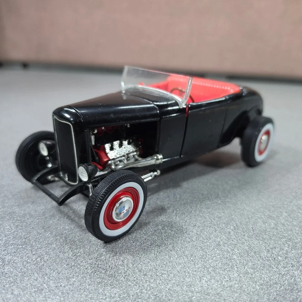 ERTL Ford 1932 Deuce Roadster Hot Rod 1/18 Black Excellent Custom V8 Diecast